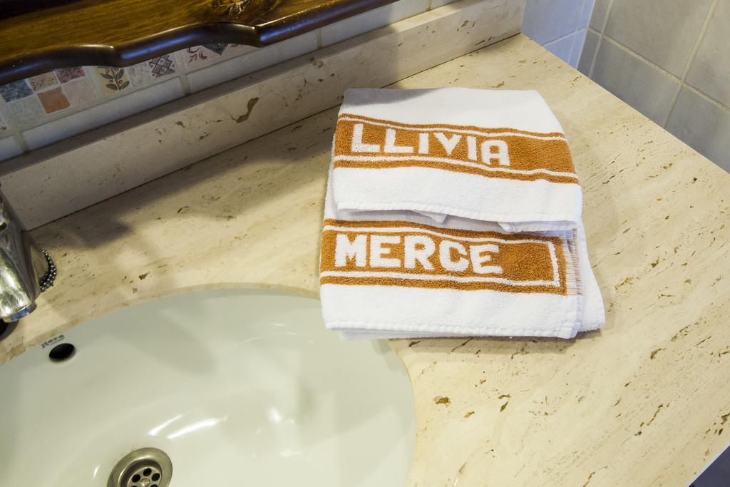 Hotel Fonda Merce Llivia Quarto foto